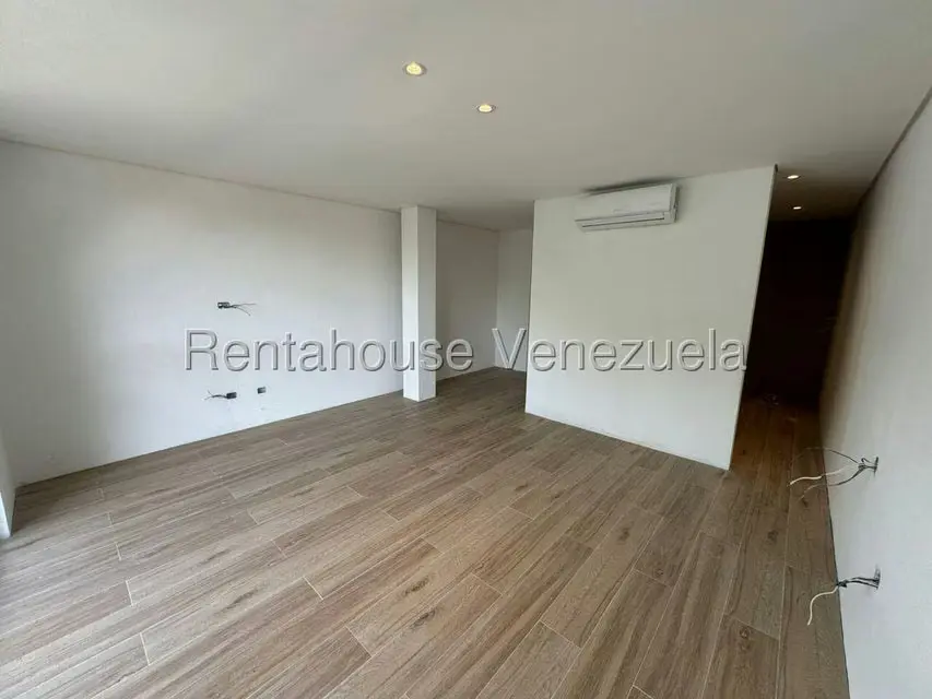 Casa (Duplex) en Venta en Prados del Este, Distrito Metropolitano - 33