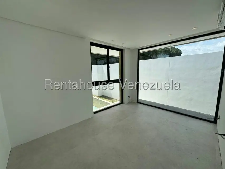 Casa (Duplex) en Venta en Prados del Este, Distrito Metropolitano - 37