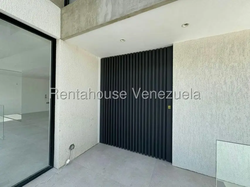 Casa (Duplex) en Venta en Prados del Este, Distrito Metropolitano - 4