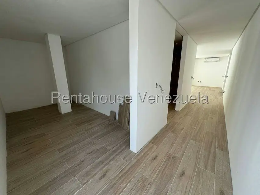 Casa (Duplex) en Venta en Prados del Este, Distrito Metropolitano - 43