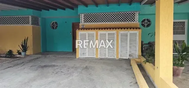 EN VENTA HERMOSA Y AMPLIA CASA EN LA EXCLUSIVA URBANIZACIÓN PLAZA ANTIGUA