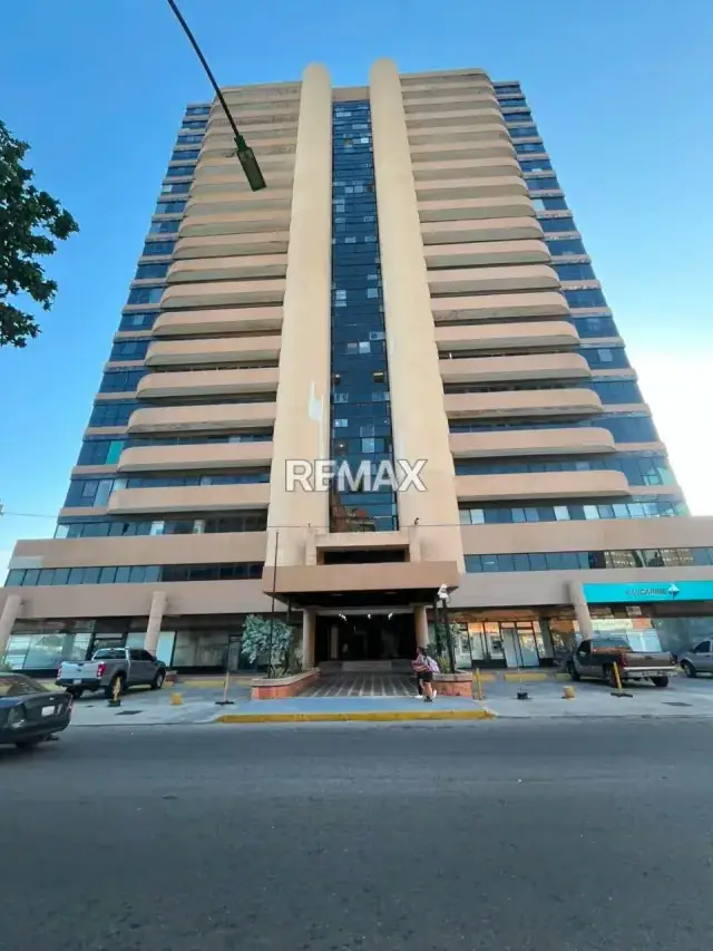 ALQUILER OFICINA TORRE EMPRESARIAL CLARET