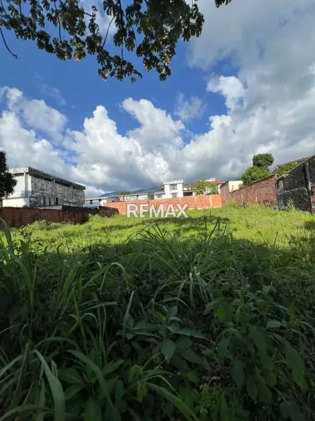 Se vende amplia parcela de terreno totalmente plana, OPORTUNIDAD DE INVERSIÓN EN LA URB. MÉRIDA! - 2
