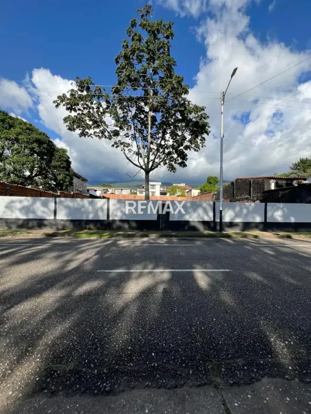 Se vende amplia parcela de terreno totalmente plana, OPORTUNIDAD DE INVERSIÓN EN LA URB. MÉRIDA! - 5