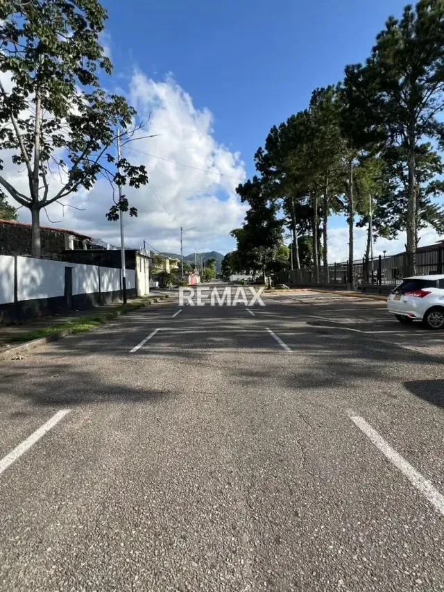Se vende amplia parcela de terreno totalmente plana, OPORTUNIDAD DE INVERSIÓN EN LA URB. MÉRIDA! - 7