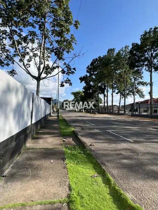 Se vende amplia parcela de terreno totalmente plana, OPORTUNIDAD DE INVERSIÓN EN LA URB. MÉRIDA! - 8