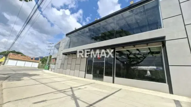 Locales Comerciales exclusivos con dimensiones entre 300 y 680 m², ubicados en San Diego. 950$ el M2 - 3