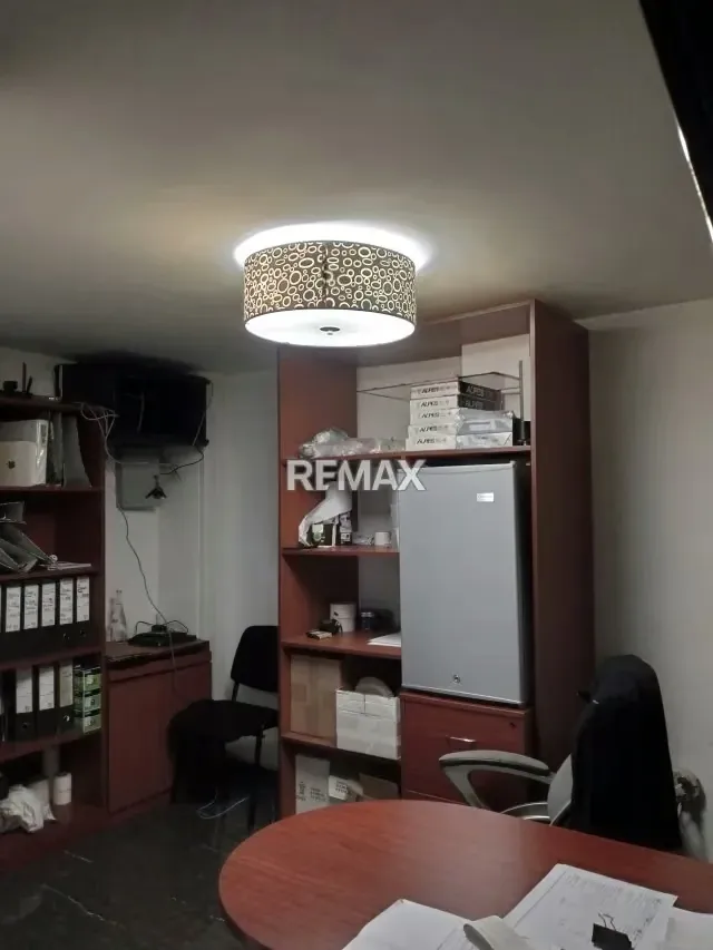Oficina Comercial de 60 m² en La Candelaria: Excelente Ubicación y Lista para Iniciar Actividades