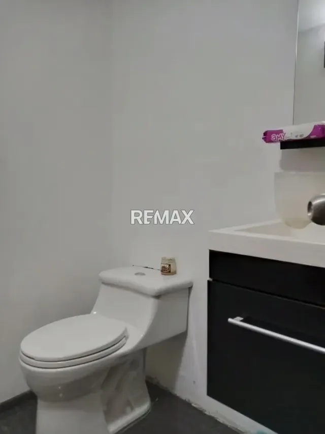 Oficina Comercial de 60 m² en La Candelaria: Excelente Ubicación y Lista para Iniciar Actividades - 4