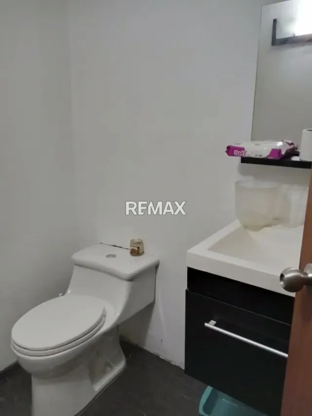 Oficina Comercial de 60 m² en La Candelaria: Excelente Ubicación y Lista para Iniciar Actividades - 5