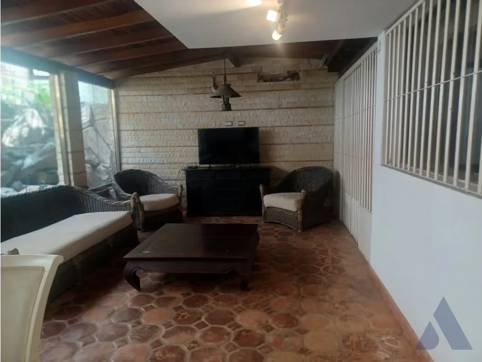 Vendo casa c/anexo en calle cerrada 300m2 Snata Sofia 9509 - 11