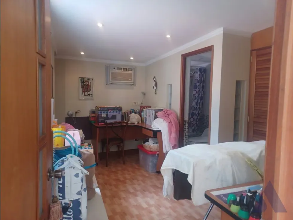 Vendo casa c/anexo en calle cerrada 300m2 Snata Sofia 9509 - 36