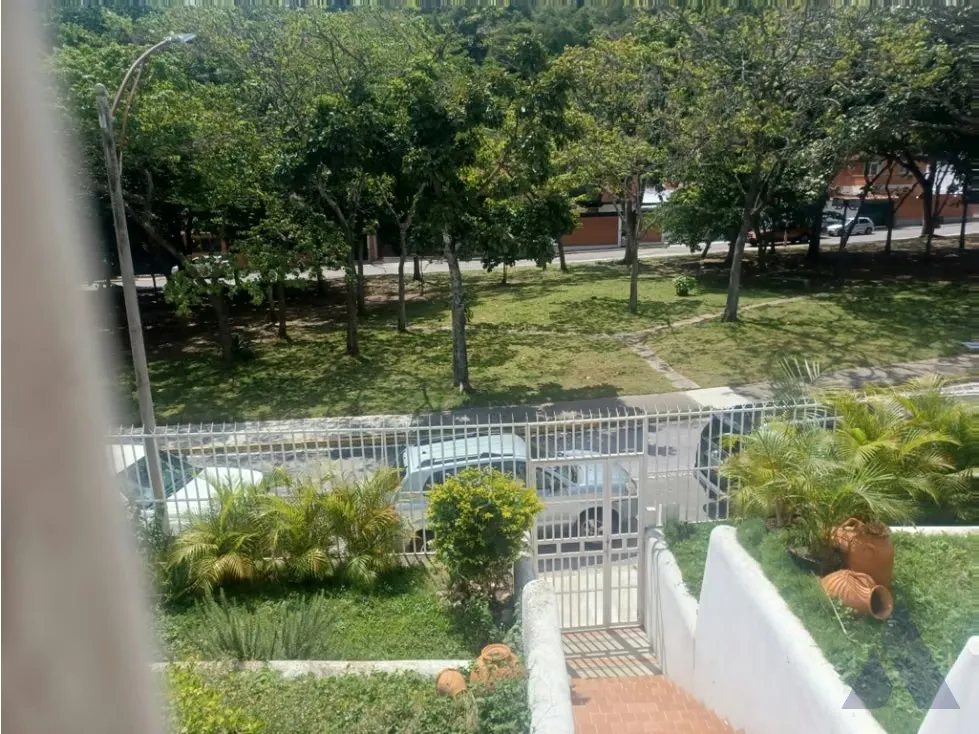 Vendo casa c/anexo en calle cerrada 300m2 Snata Sofia 9509 - 6