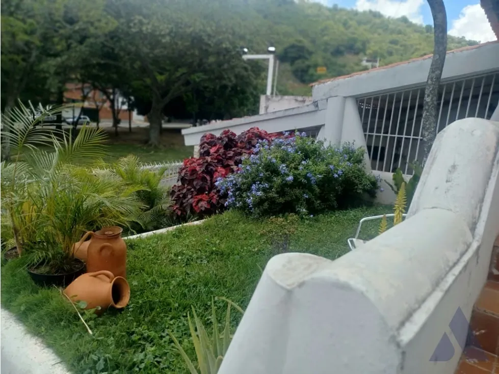 Vendo casa c/anexo en calle cerrada 300m2 Snata Sofia 9509 - 7