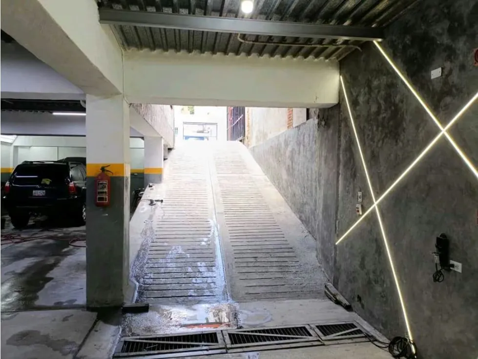 Se Alquila Sótano en Edificio Comercial de 200 mts2 Santa Eduvigis