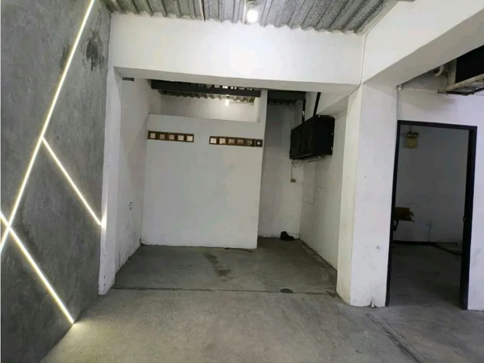 Se Alquila Sótano en Edificio Comercial de 200 mts2 Santa Eduvigis - 6
