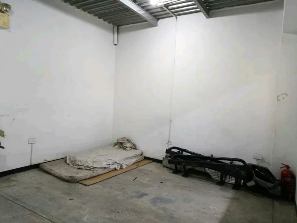 Se Alquila Sótano en Edificio Comercial de 200 mts2 Santa Eduvigis - 9