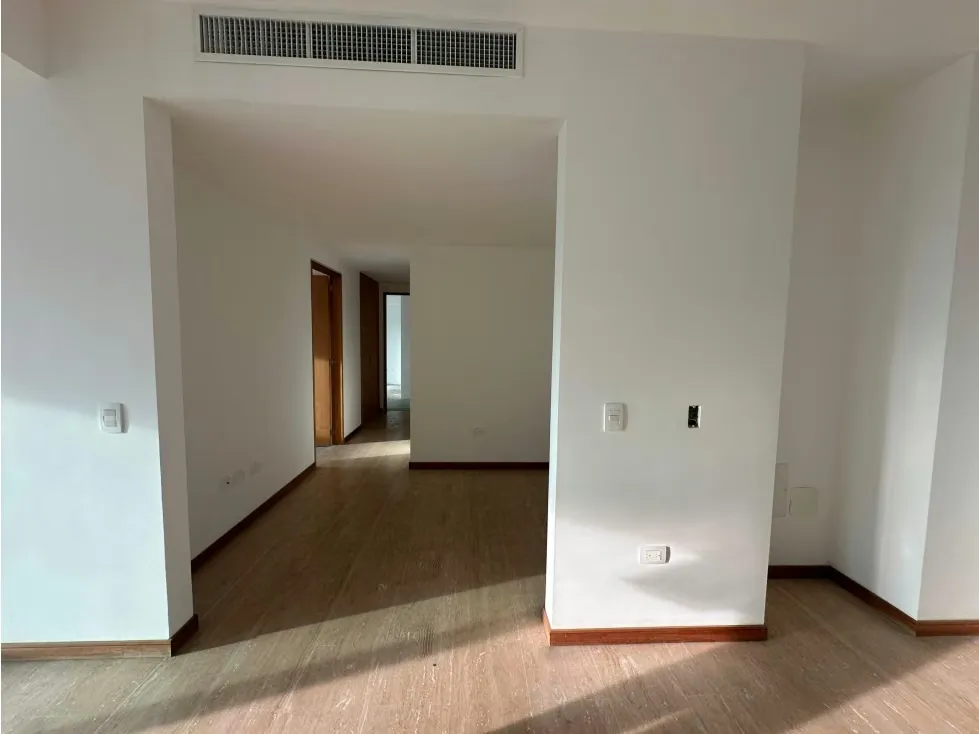 Se Vende Apto 186m² 3h+s/ 3b+s/ 3e Lomas de Las Mercedes - 11