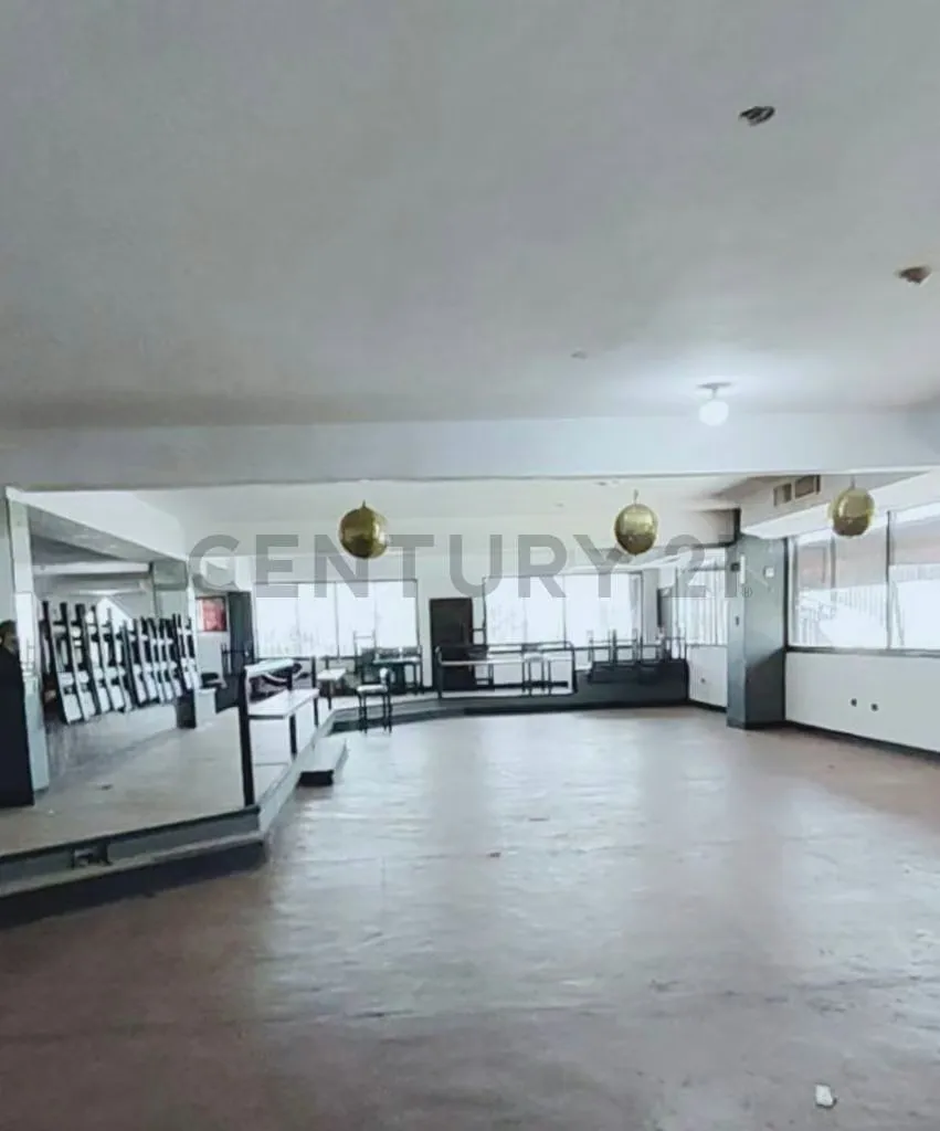 Venta Edificio Comercial en Av Fuerzas Armadas, Barcelona - 13
