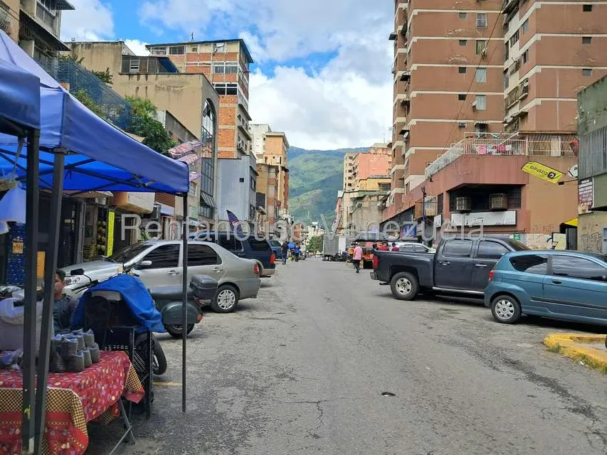 Local Comercial en Venta en Parroquia La Candelaria, Distrito Metropolitano - 2