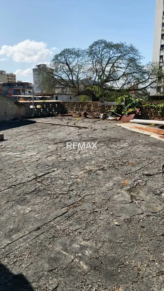 VENTA DE TERRENO CON BIENHICHURIA DE 2 PLANTAS - 12