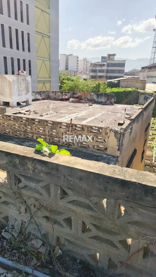 VENTA DE TERRENO CON BIENHICHURIA DE 2 PLANTAS - 13