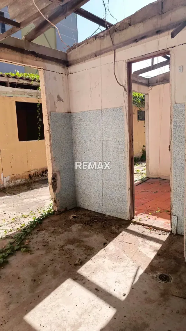 VENTA DE TERRENO CON BIENHICHURIA DE 2 PLANTAS - 5