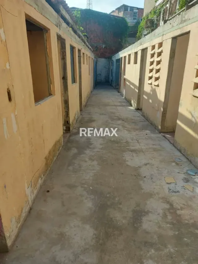 VENTA DE TERRENO CON BIENHICHURIA DE 2 PLANTAS - 7