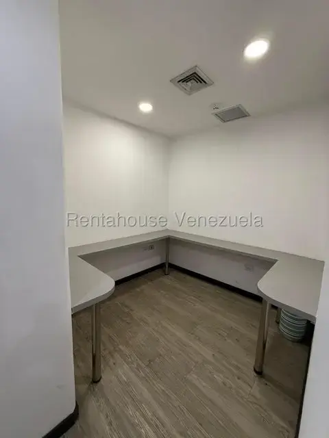 Oficina en Alquiler en Parroquia Santa Rosalia, Distrito Metropolitano - 11