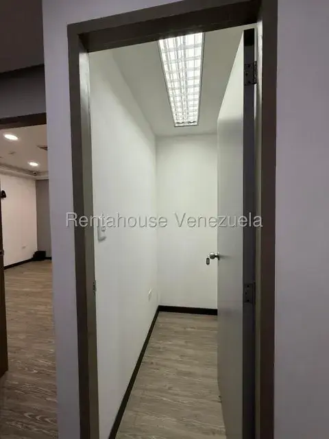 Oficina en Alquiler en Parroquia Santa Rosalia, Distrito Metropolitano - 12