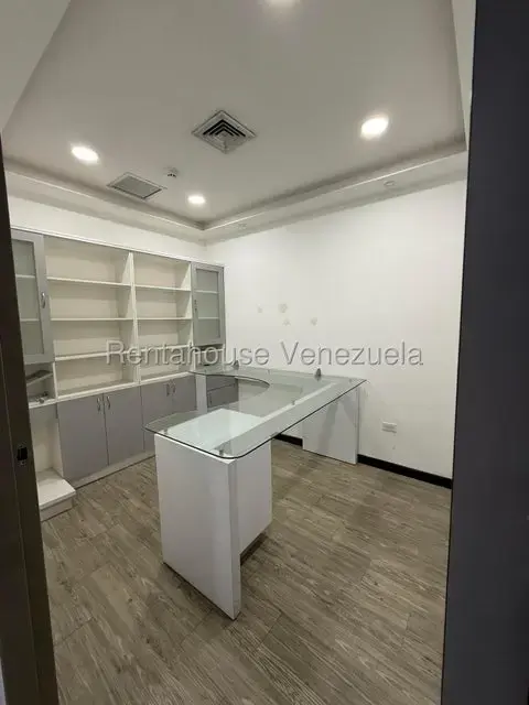 Oficina en Alquiler en Parroquia Santa Rosalia, Distrito Metropolitano - 14