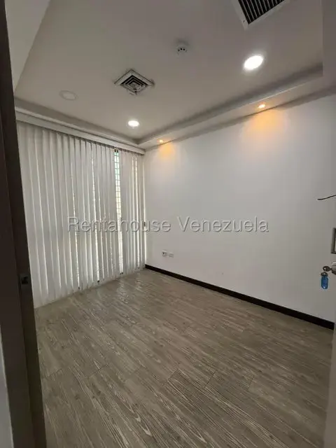 Oficina en Alquiler en Parroquia Santa Rosalia, Distrito Metropolitano - 15