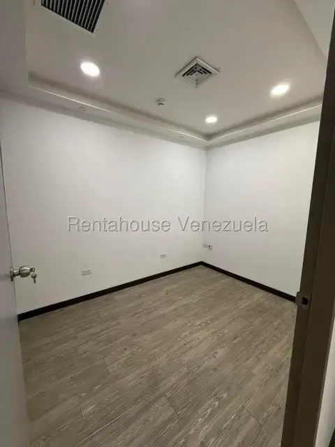 Oficina en Alquiler en Parroquia Santa Rosalia, Distrito Metropolitano - 16