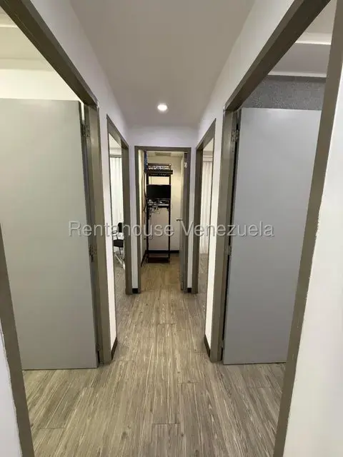 Oficina en Alquiler en Parroquia Santa Rosalia, Distrito Metropolitano - 18