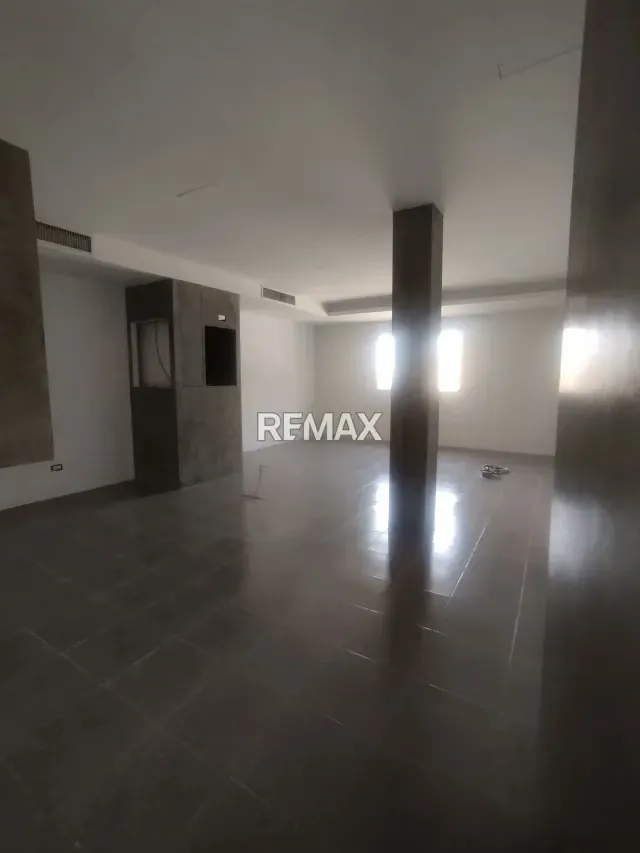 Disponible para alquiler local comercial en piso 1 - 2