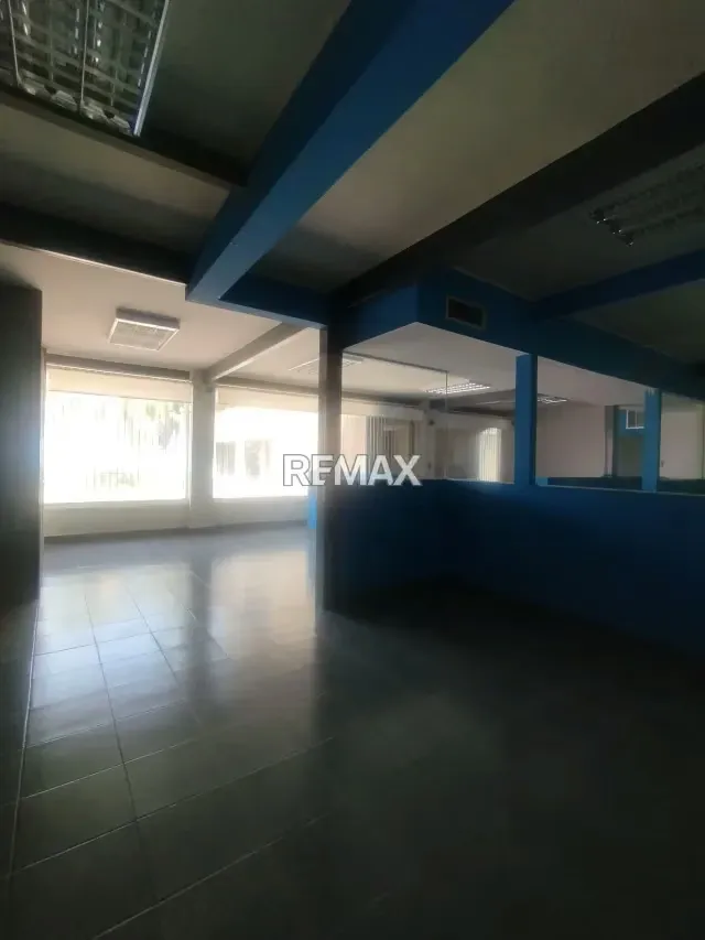 Disponible para alquiler local comercial en piso 1 - 3