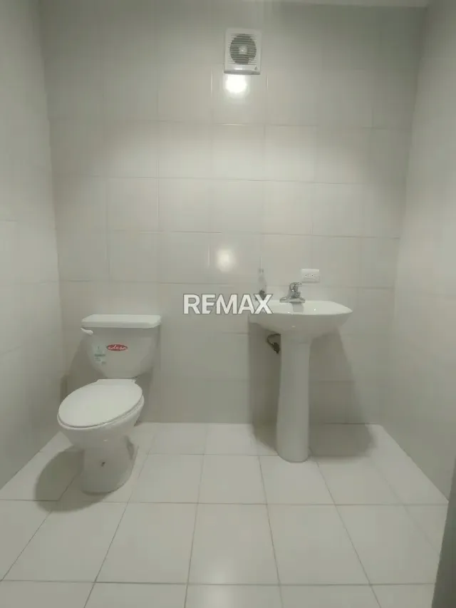 Disponible para alquiler local comercial en piso 1 - 5