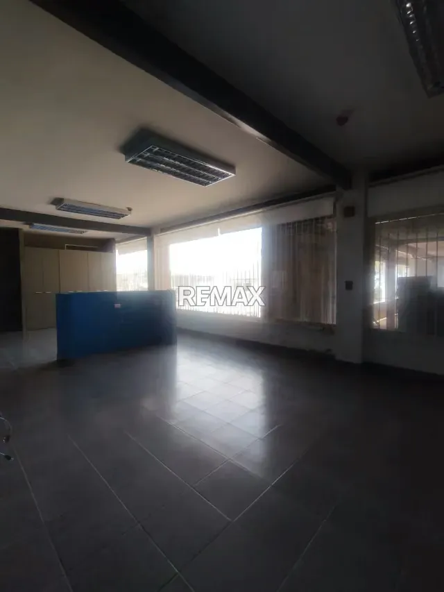 Disponible para alquiler local comercial en piso 1 - 6