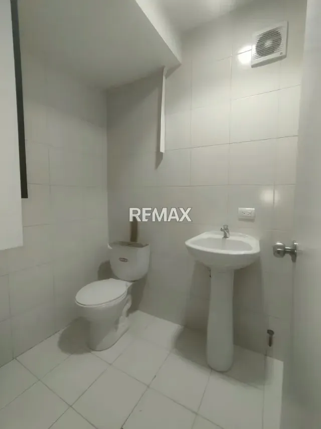 Disponible para alquiler local comercial en piso 1 - 7