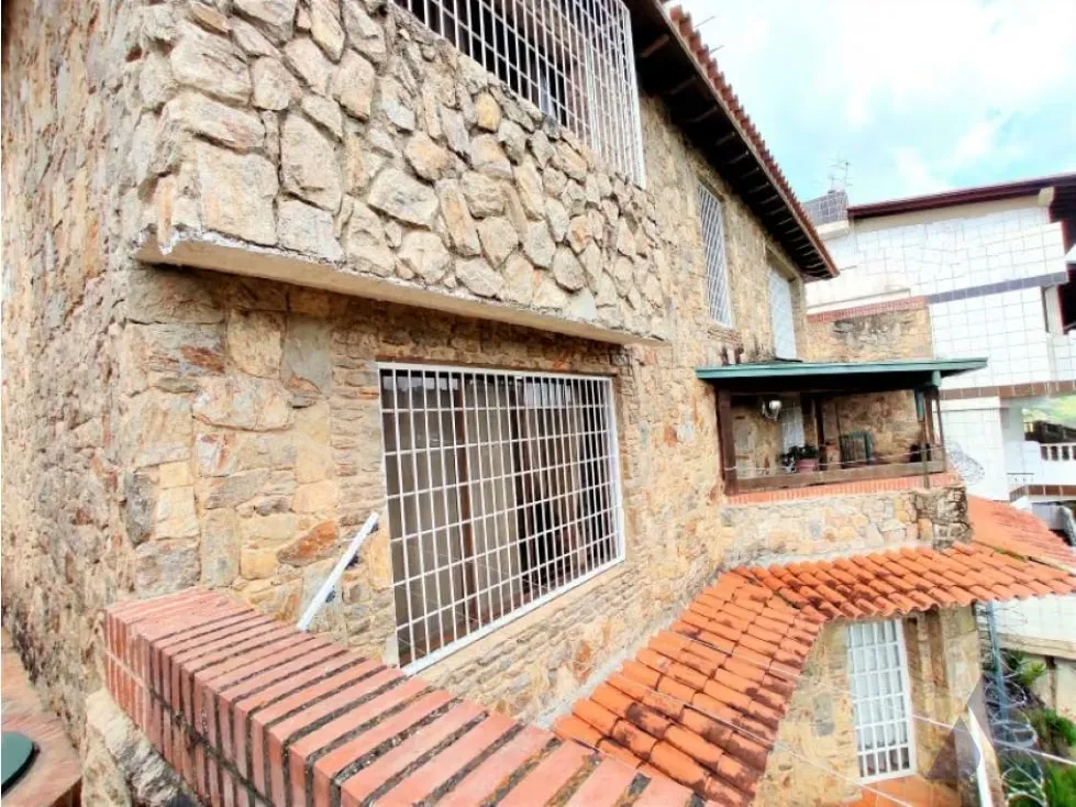 Se vende casa 380m2 parte alta Macaracuay 4402