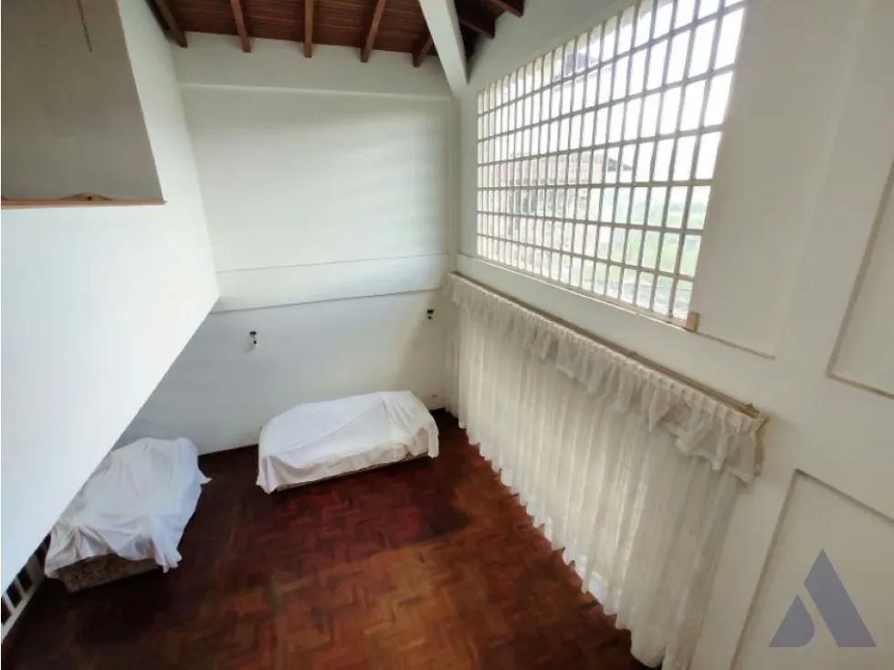 Se vende casa 380m2 parte alta Macaracuay 4402 - 5