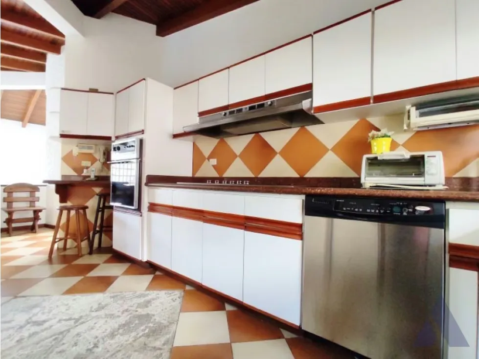 Se vende casa 380m2 parte alta Macaracuay 4402 - 8
