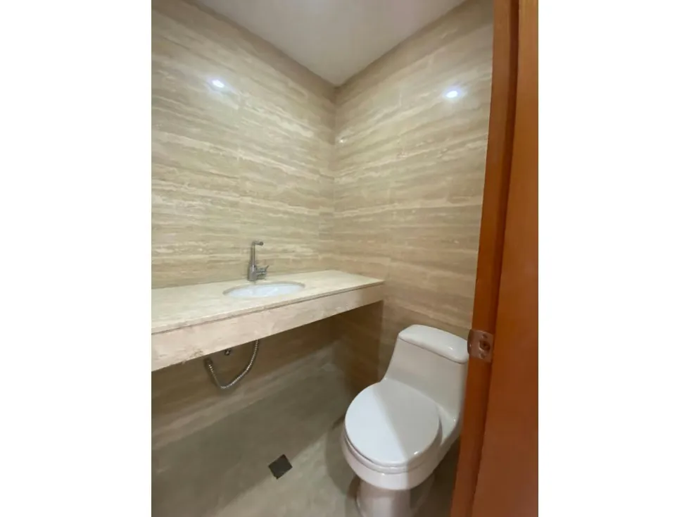 PB de 403m2 + 270m2 en venta en Los Palos Grandes - 6