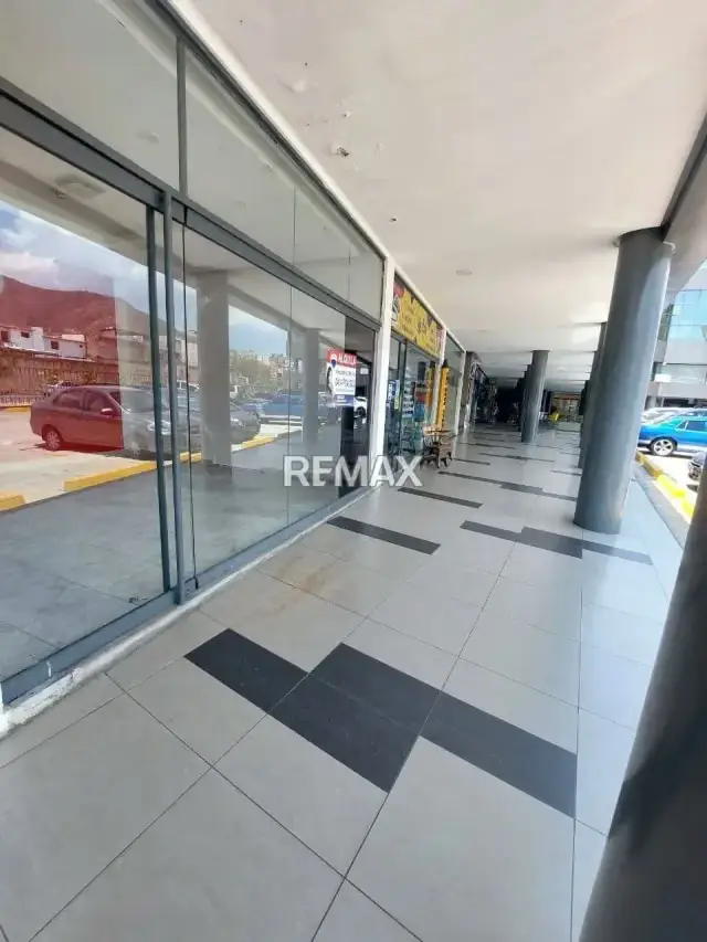 Venta de Local Comercial en el C.C Paseo Jardín Mañongo 22mts2