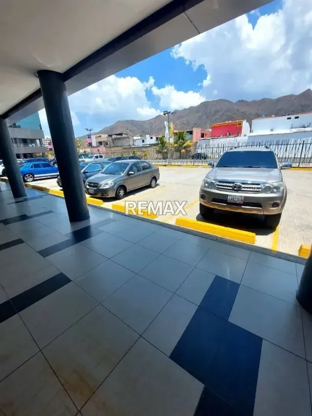 Venta de Local Comercial en el C.C Paseo Jardín Mañongo 22mts2 - 2
