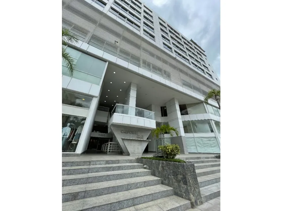 Se alquila local 132 m2 Las Mercedes