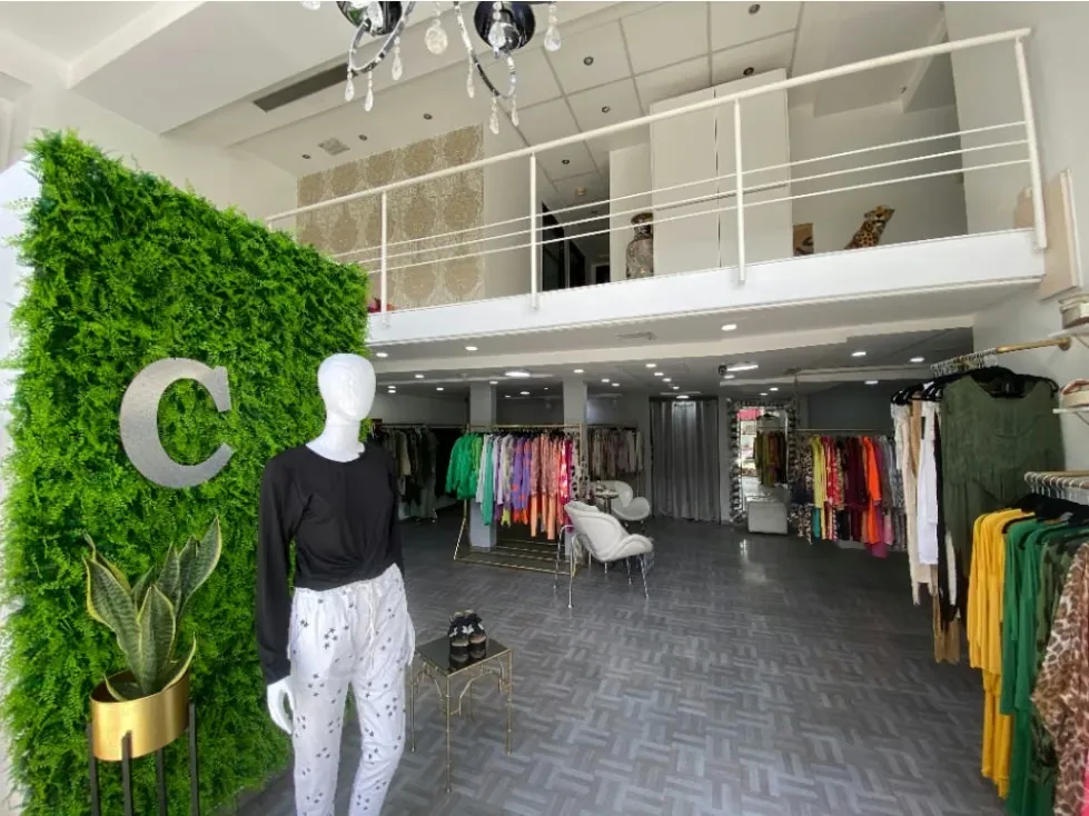 Se alquila local 132 m2 Las Mercedes - 2