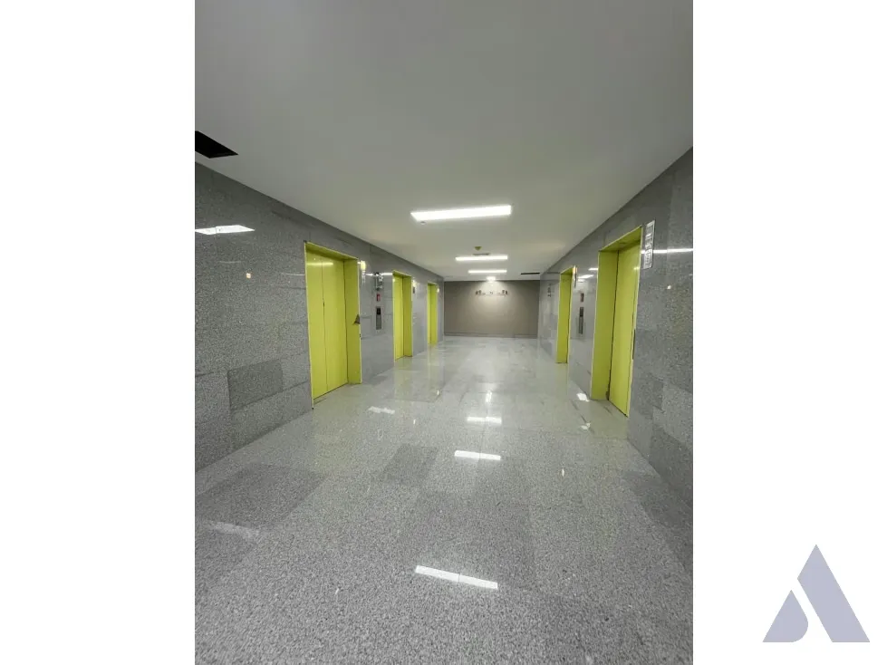 Vendo/alquilo oficina/local c/ terraza 250m2 Las Mercedes 5753 - 23