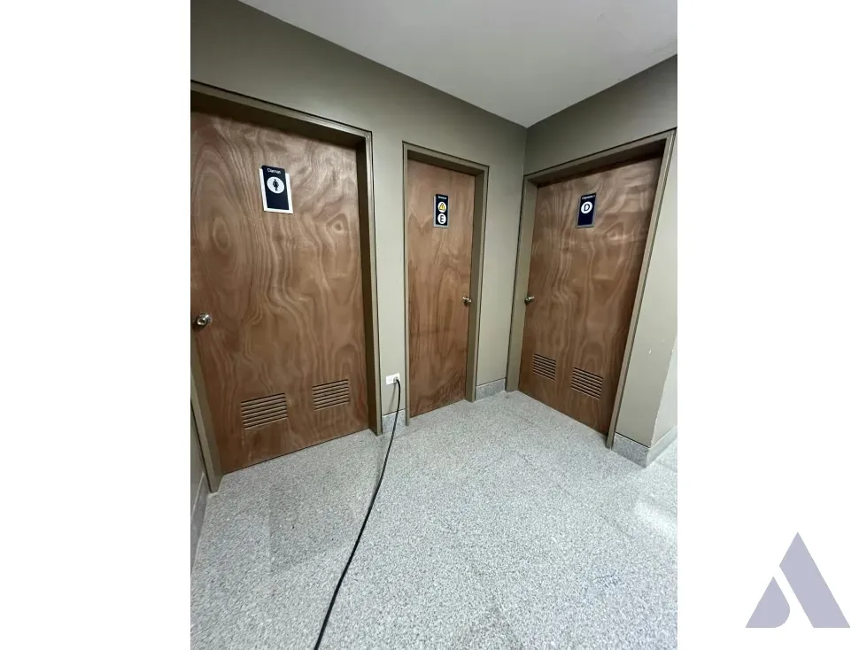 Vendo/alquilo oficina/local c/ terraza 250m2 Las Mercedes 5753 - 25