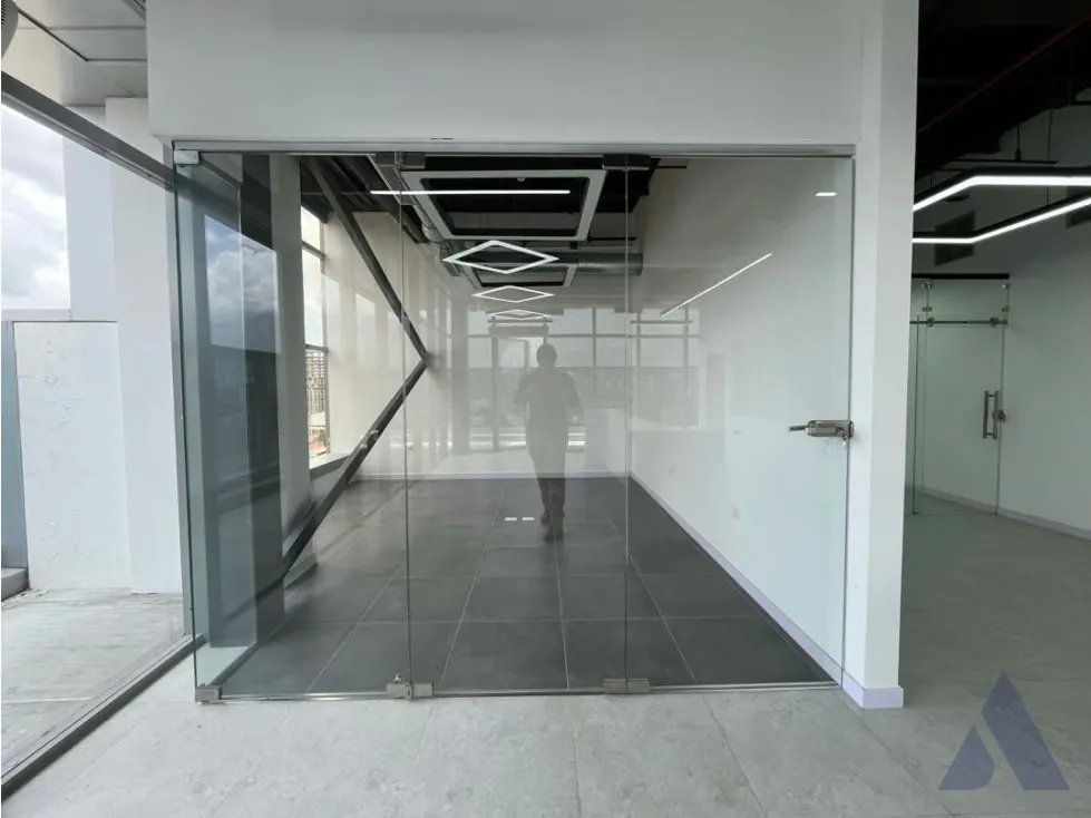 Vendo/alquilo oficina/local c/ terraza 250m2 Las Mercedes 5753 - 5